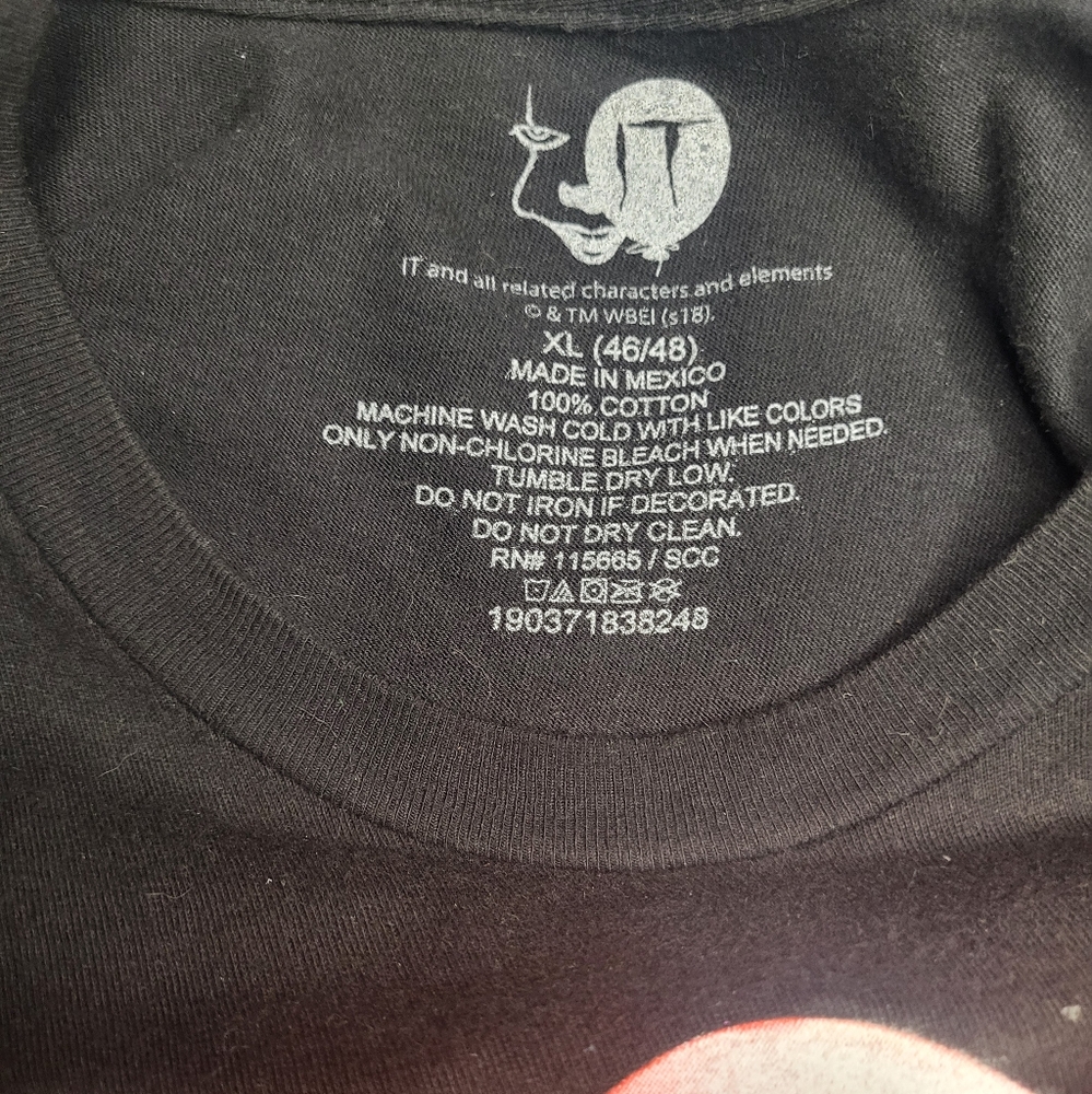 IT Pennywise Stephen King Black T-shirt - Picture 8 of 9